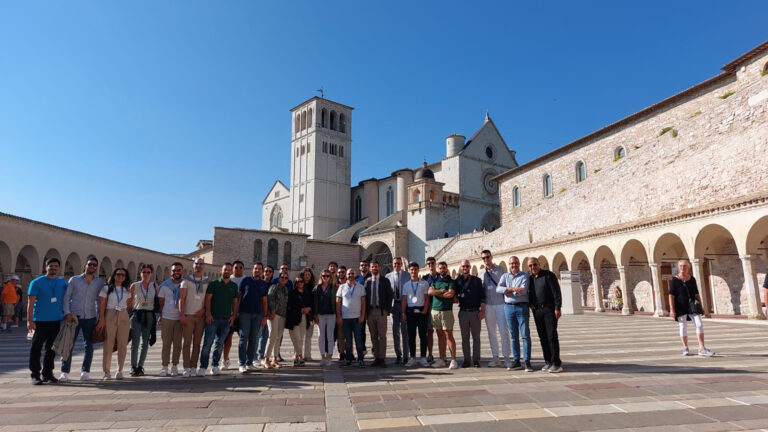 Momenti di convivialità presso il centro storico di Assisi