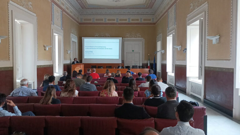 Prof. Ezio Santagata, Politecnico di Torino 
 durante i la SIIV LECTURES moderata dal Prof. Maurizio Bocci, Università Politecnica delle Marche