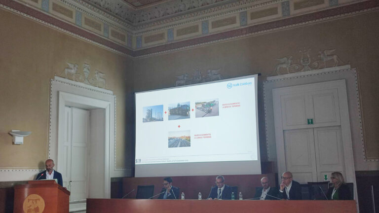 Dr. Massimo Paolini, Technical manager of road technologies, Valli Zabban S.p.A. durante il Technical WORKSHOP moderato dal Prof. Orazio Baglieri, Politecnico di Torino