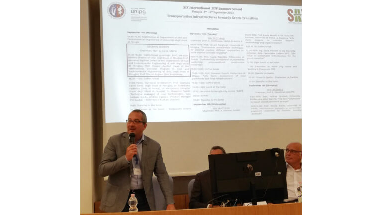 Il prof. Orazio Baglieri, Presidente della SIIV, Politecnico di Torino, apre ufficialmente la XIX edizione della Summer School della Società Italiana Infrastrutture Viarie | SIIV